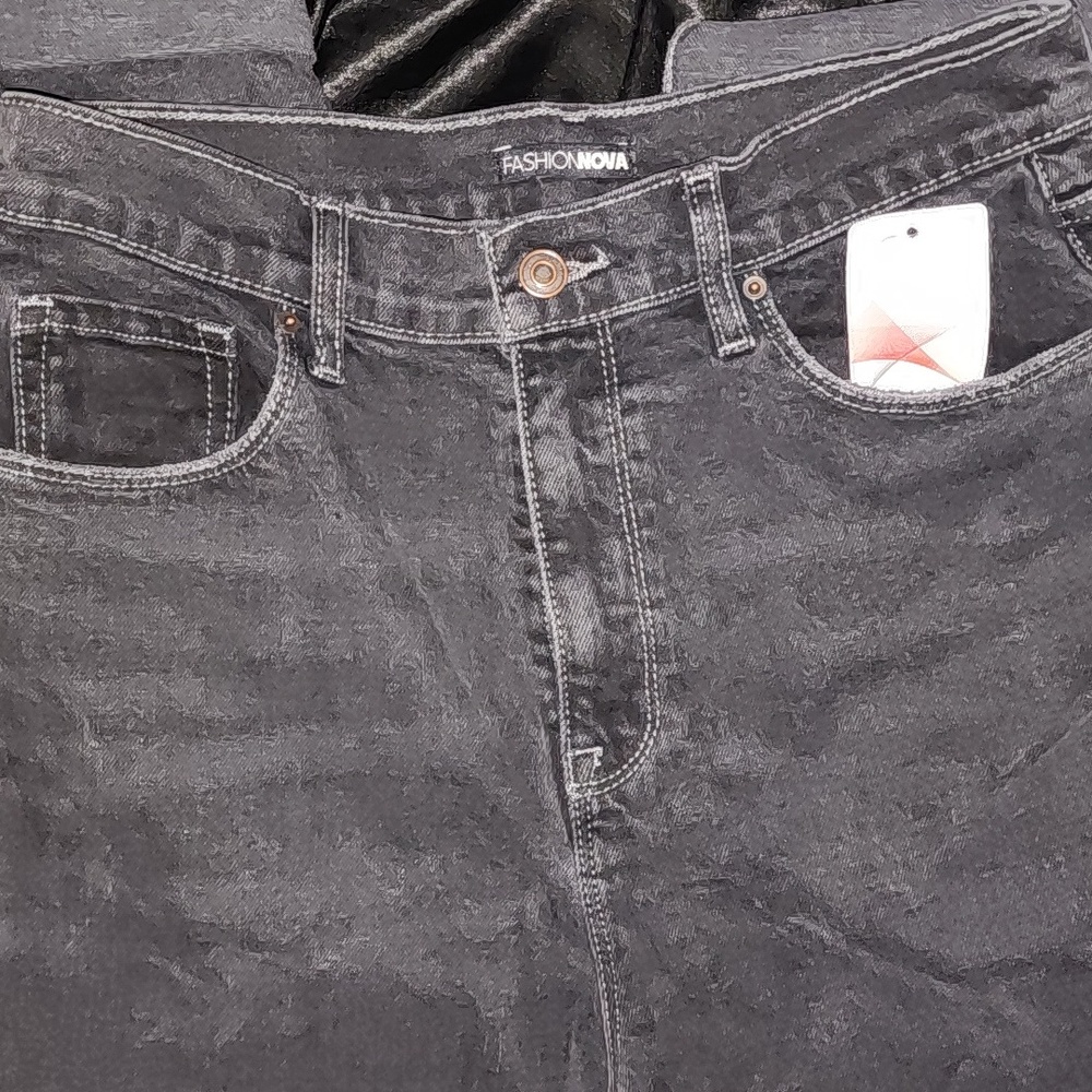 Black mom jeans
